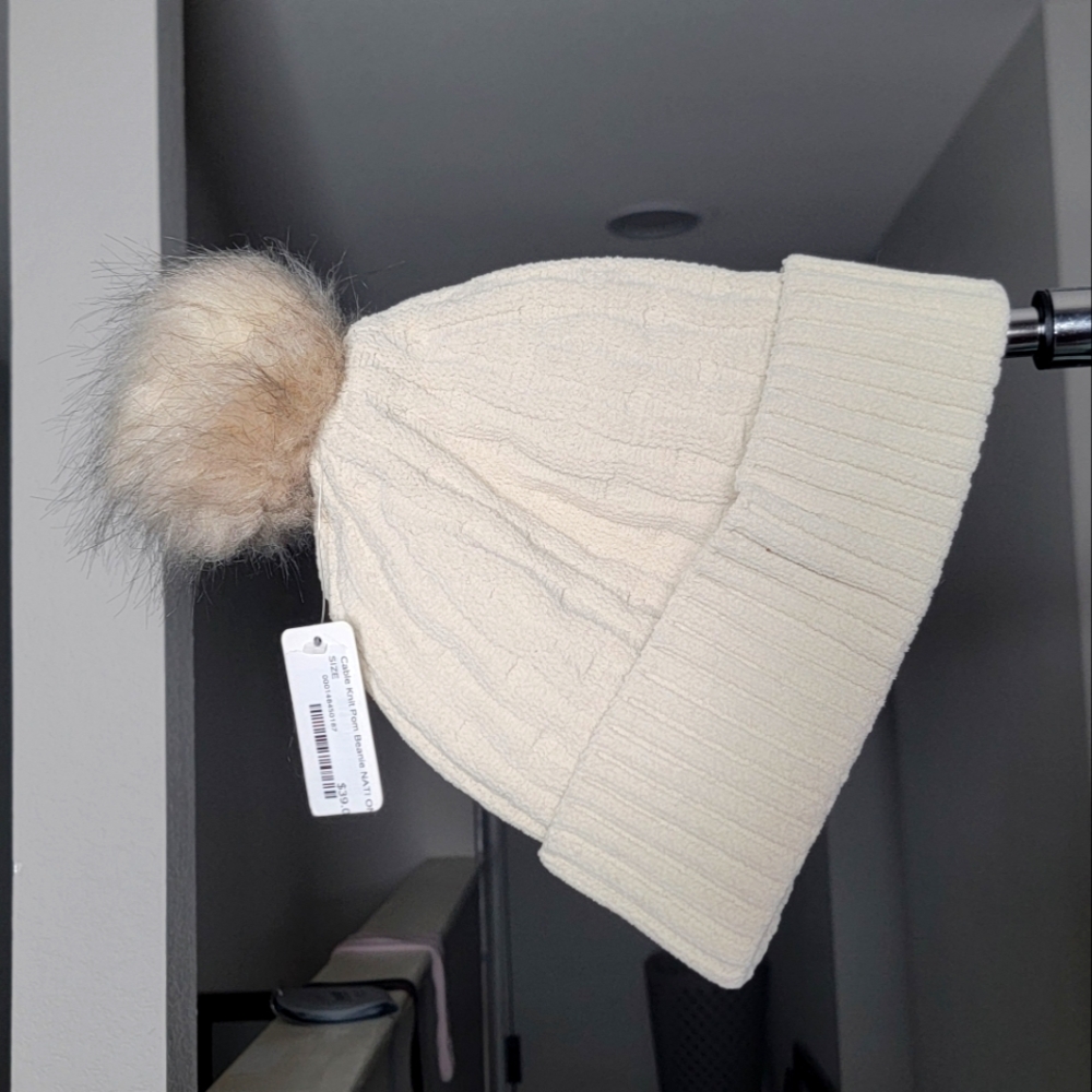 🍋 Lululemon Cable Knit Pom Beanie *NWT*